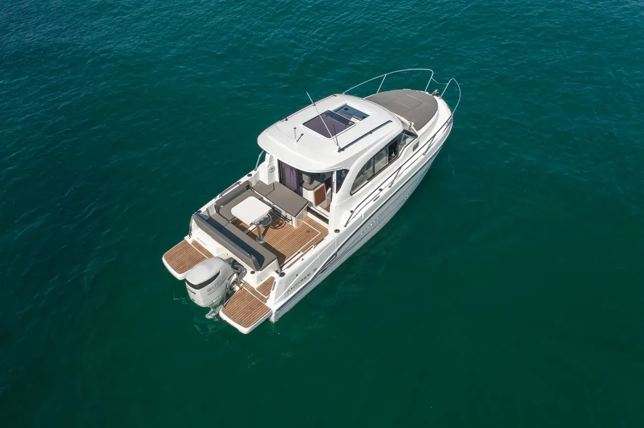 Beneteau Antares 8