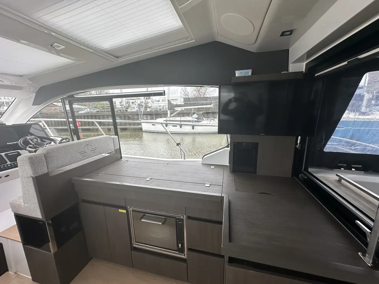 Thumbnail von Sealine C390 New Listing