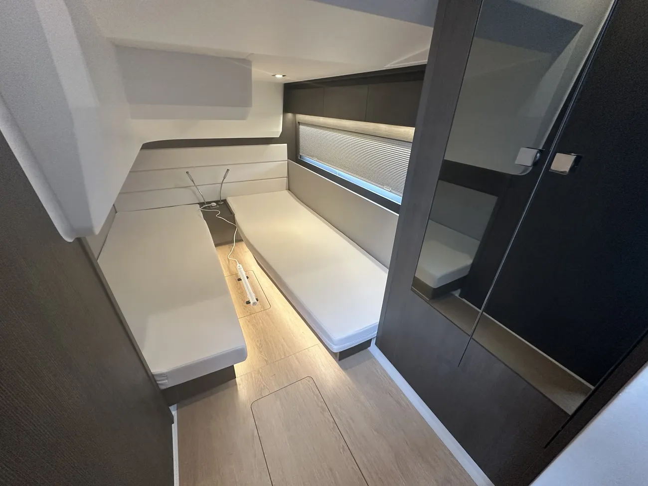 Thumbnail von Sealine C390 New Listing