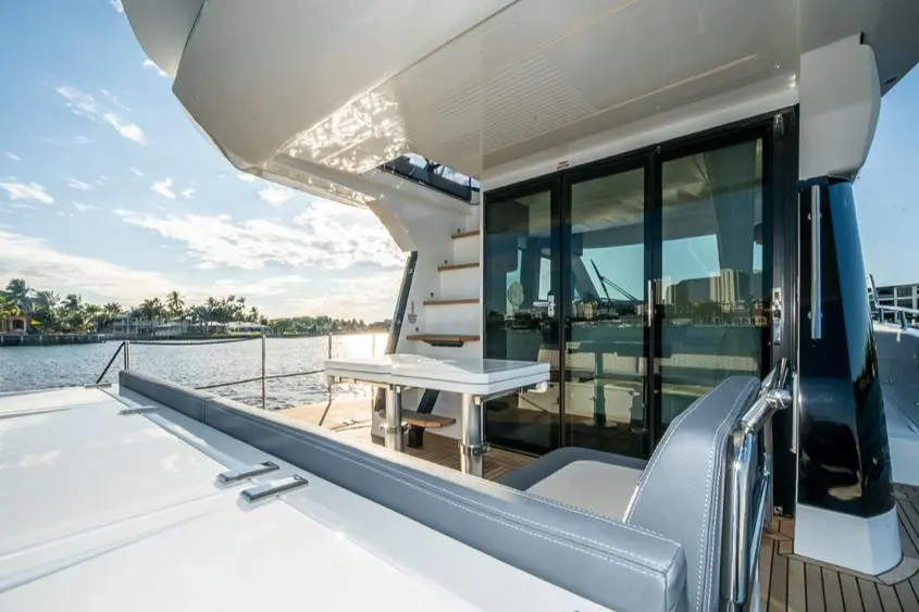 Thumbnail von Galeon 400 FLY