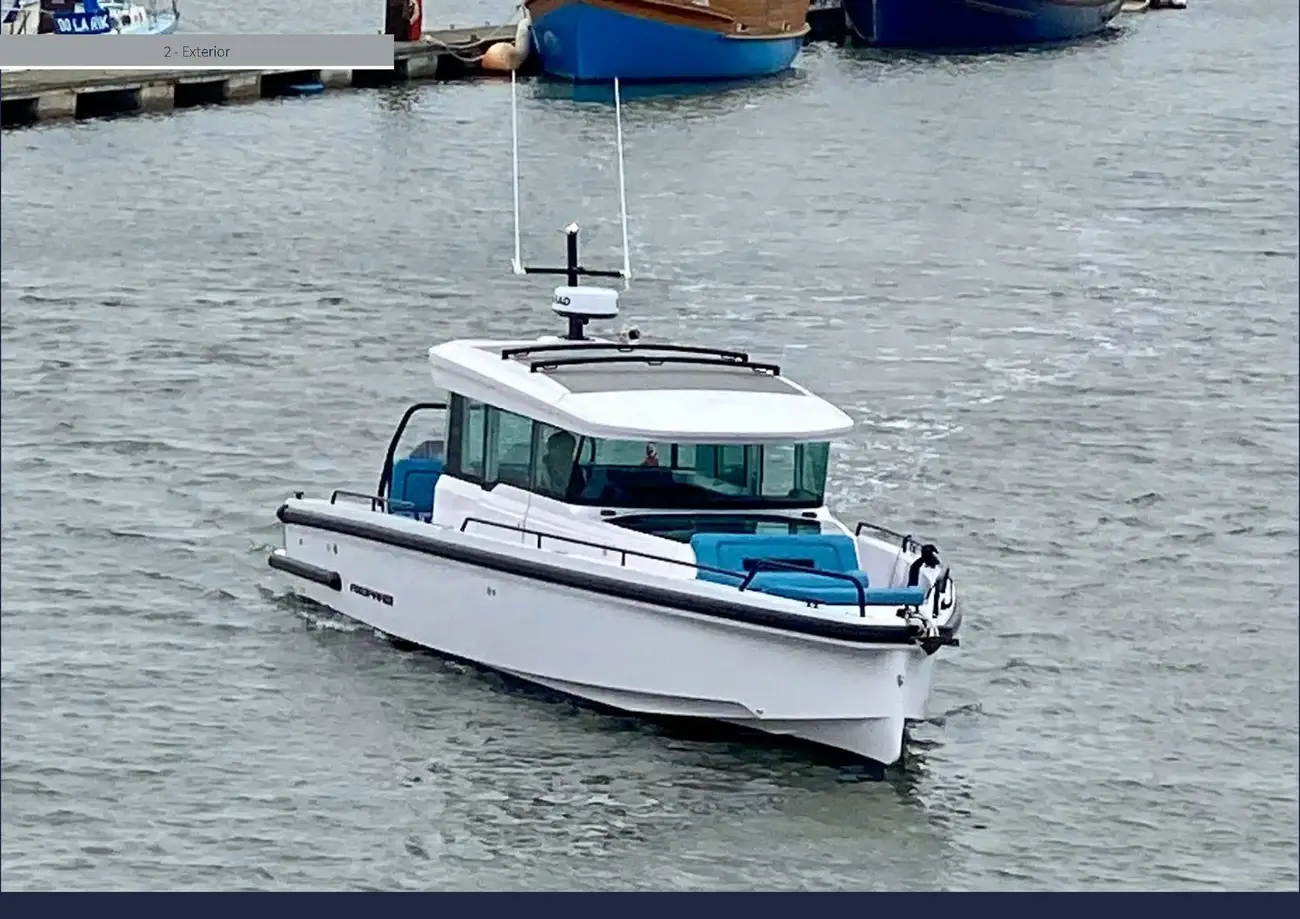 Axopar 37 Cross Cabin Wilber