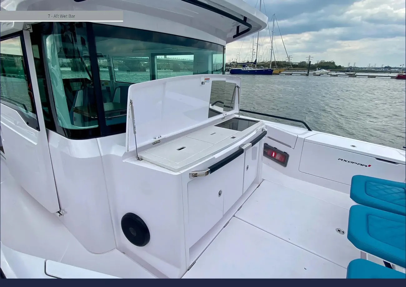Thumbnail von Axopar 37 Cross Cabin Wilber