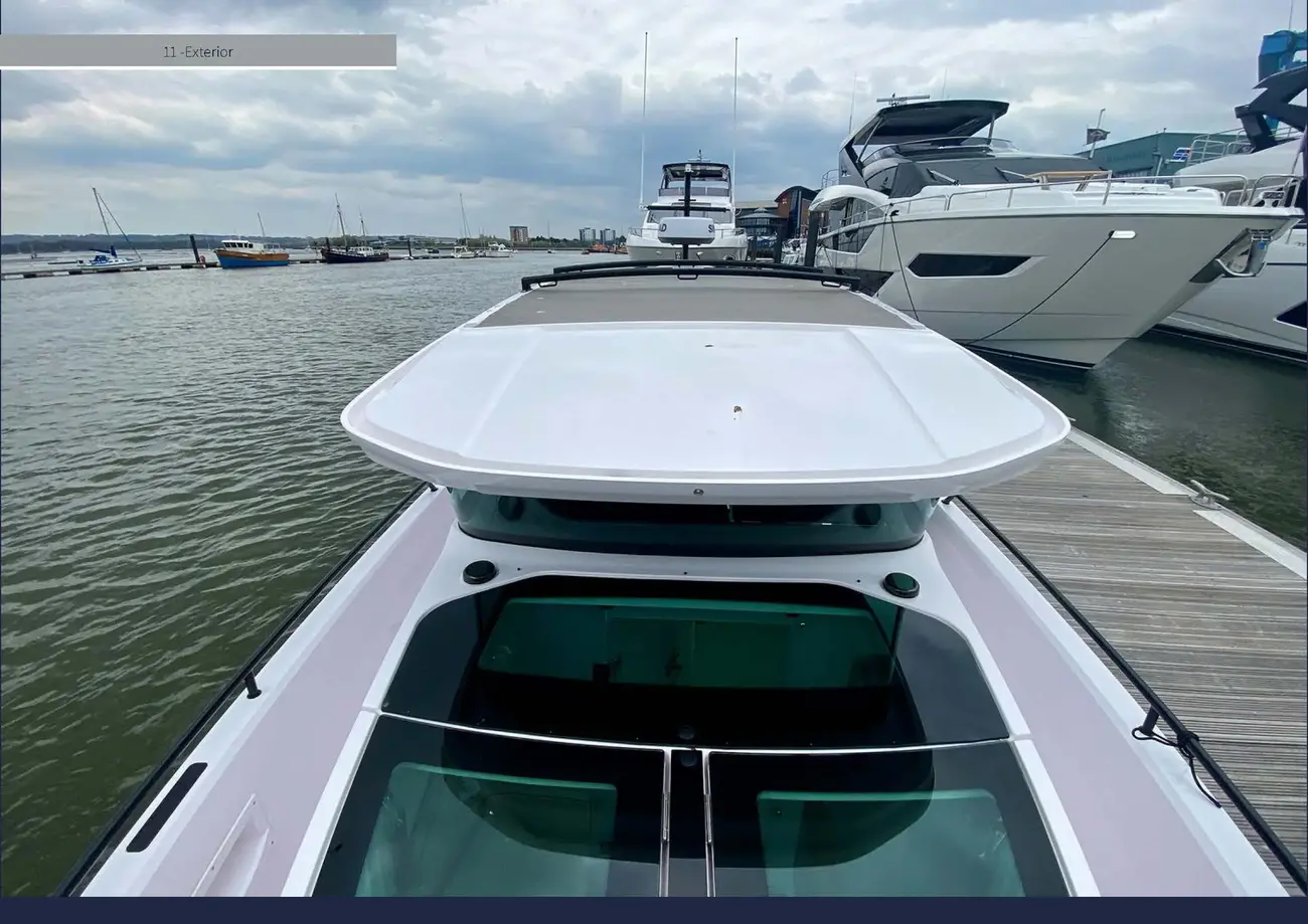 Thumbnail von Axopar 37 Cross Cabin Wilber