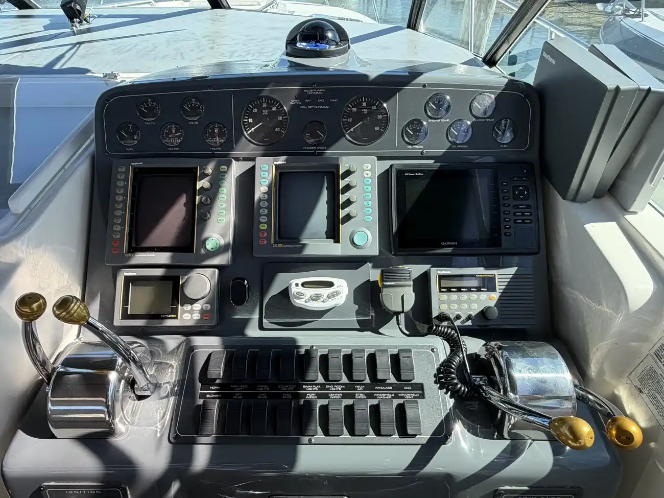 Thumbnail von Tiara Yachts 3500 Express