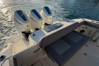 Thumbnail von Boston Whaler 360 Outrage
