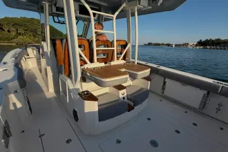 Thumbnail von Boston Whaler 360 Outrage