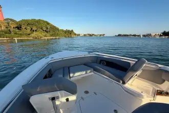 Thumbnail von Boston Whaler 360 Outrage