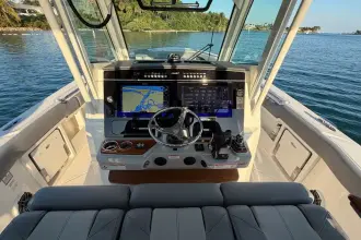 Thumbnail von Boston Whaler 360 Outrage