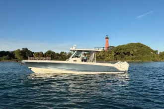 Thumbnail von Boston Whaler 360 Outrage