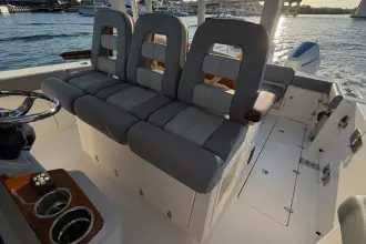 Thumbnail von Boston Whaler 360 Outrage