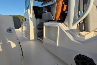 Thumbnail von Boston Whaler 360 Outrage