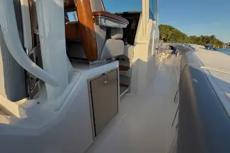 Thumbnail von Boston Whaler 360 Outrage