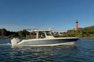 Thumbnail von Boston Whaler 360 Outrage