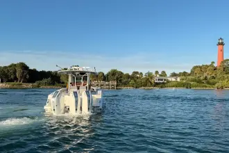 Thumbnail von Boston Whaler 360 Outrage