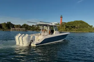 Thumbnail von Boston Whaler 360 Outrage