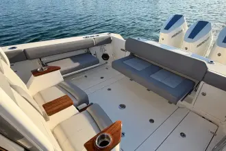 Thumbnail von Boston Whaler 360 Outrage
