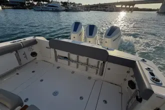 Thumbnail von Boston Whaler 360 Outrage