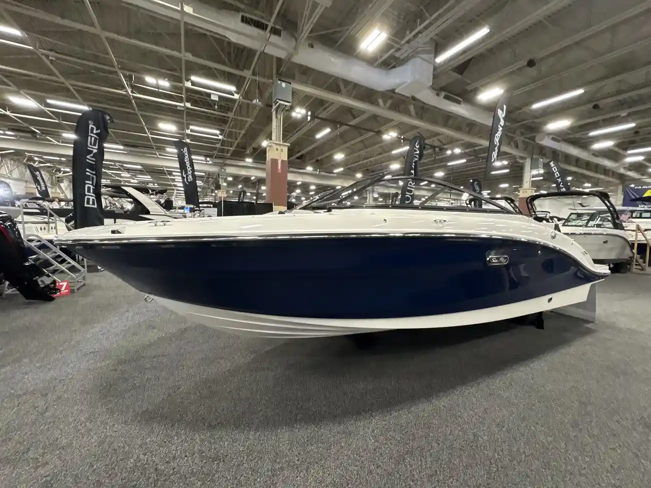 Sea Ray SPX 210 buitenboord