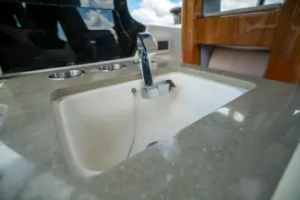 Thumbnail von Boston Whaler 380 Realm