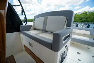 Thumbnail von Boston Whaler 380 Realm