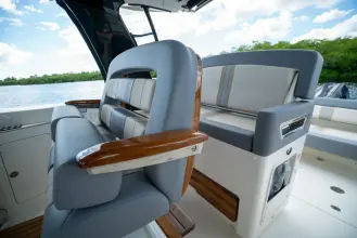 Thumbnail von Boston Whaler 380 Realm