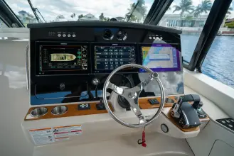 Thumbnail von Boston Whaler 380 Realm