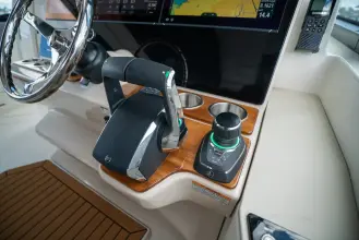 Thumbnail von Boston Whaler 380 Realm