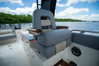 Thumbnail von Boston Whaler 380 Realm