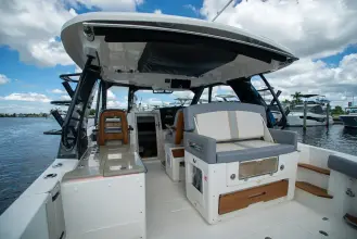 Thumbnail von Boston Whaler 380 Realm