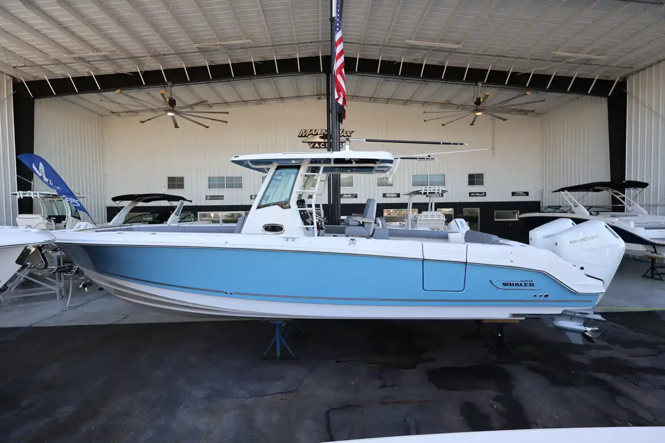 Boston Whaler 330 Outrage