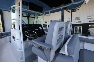 Thumbnail von Boston Whaler 330 Outrage