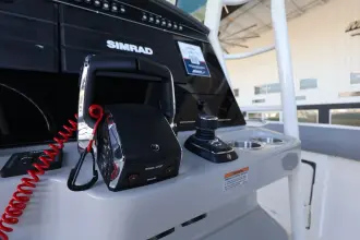 Thumbnail von Boston Whaler 330 Outrage