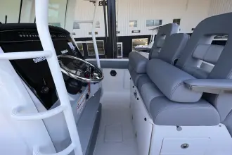 Thumbnail von Boston Whaler 330 Outrage