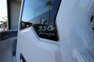 Thumbnail von Boston Whaler 330 Outrage