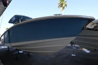 Thumbnail von Boston Whaler 330 Outrage