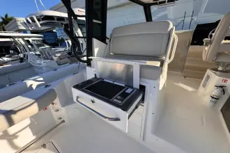 Thumbnail von Boston Whaler 325 Conquest