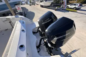 Thumbnail von Boston Whaler 325 Conquest