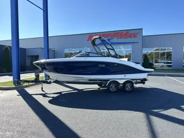 Sea Ray SPX 210