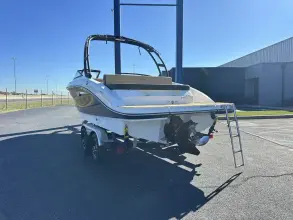 Thumbnail von Sea Ray SPX 210