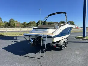 Thumbnail von Sea Ray SPX 210