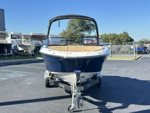 Thumbnail von Sea Ray SPX 210