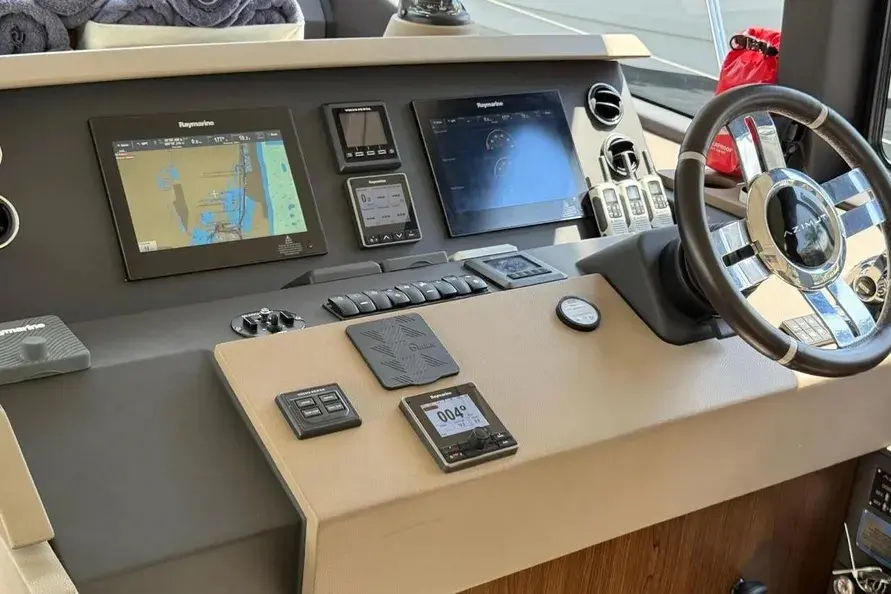 Thumbnail von Azimut 50