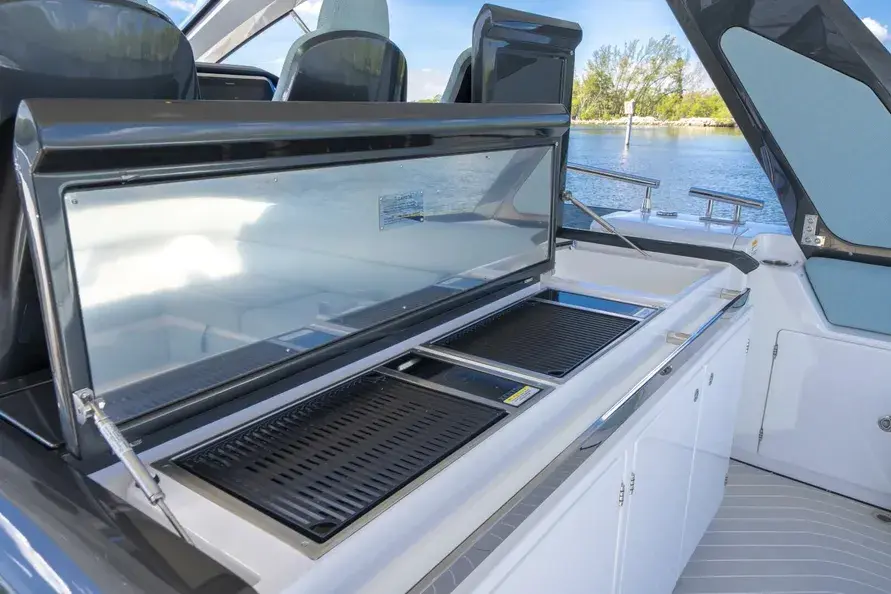 Thumbnail von Azimut 48