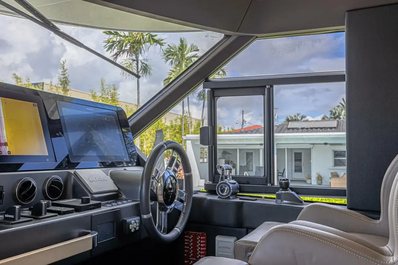 Thumbnail von Azimut 66