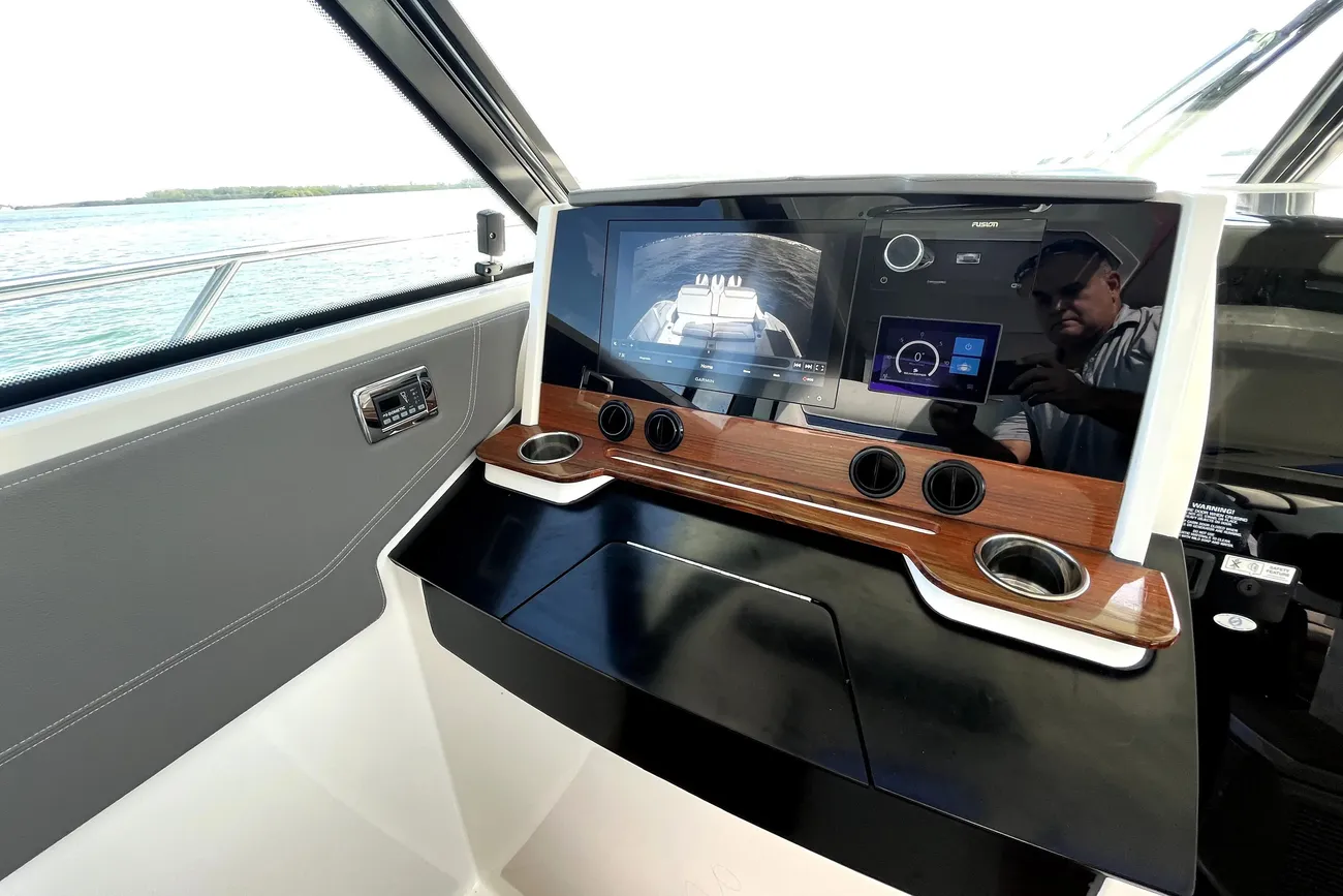 Thumbnail von Tiara Yachts 43LE