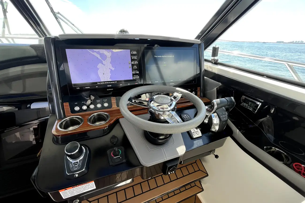 Thumbnail von Tiara Yachts 43LE