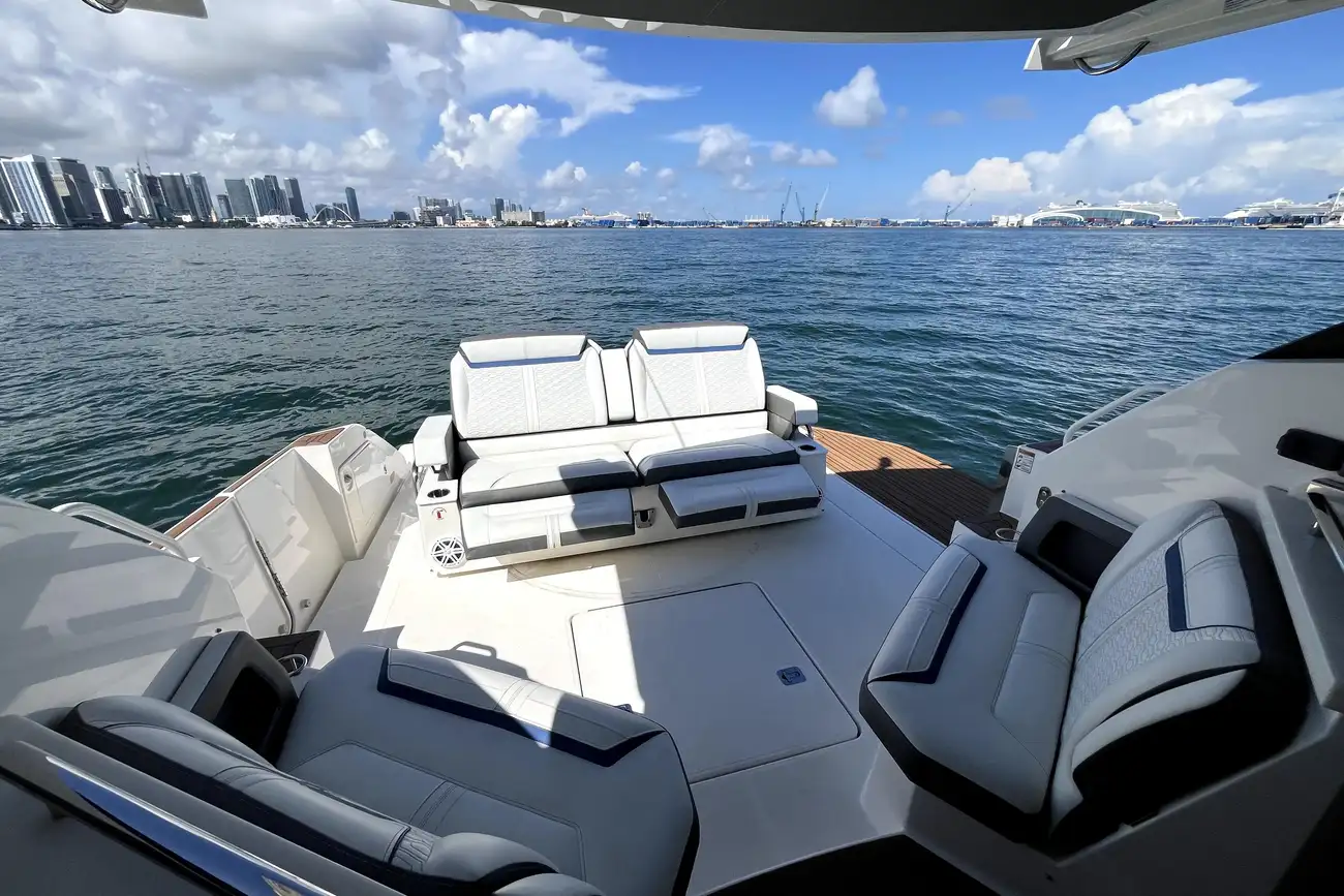 Thumbnail von Tiara Yachts 43LE