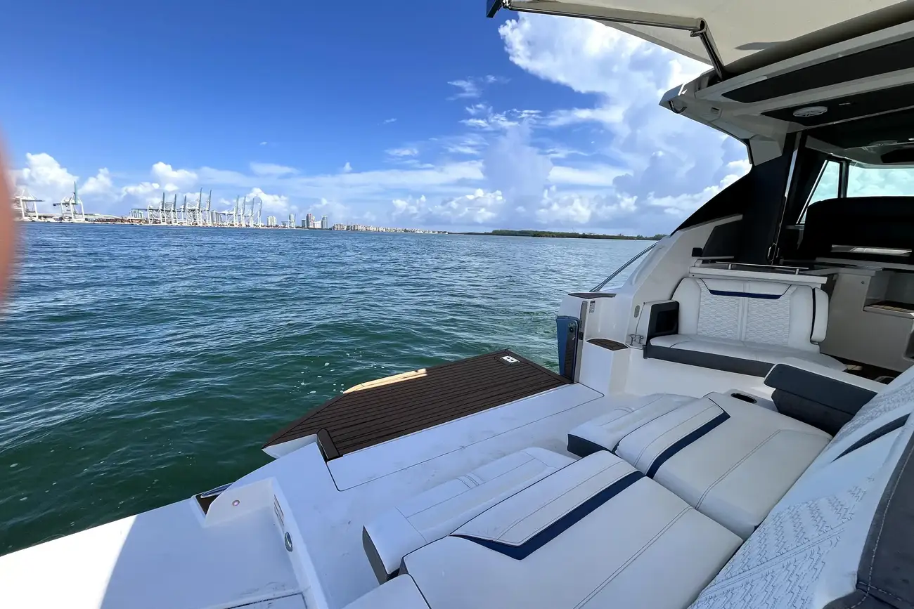 Thumbnail von Tiara Yachts 43LE