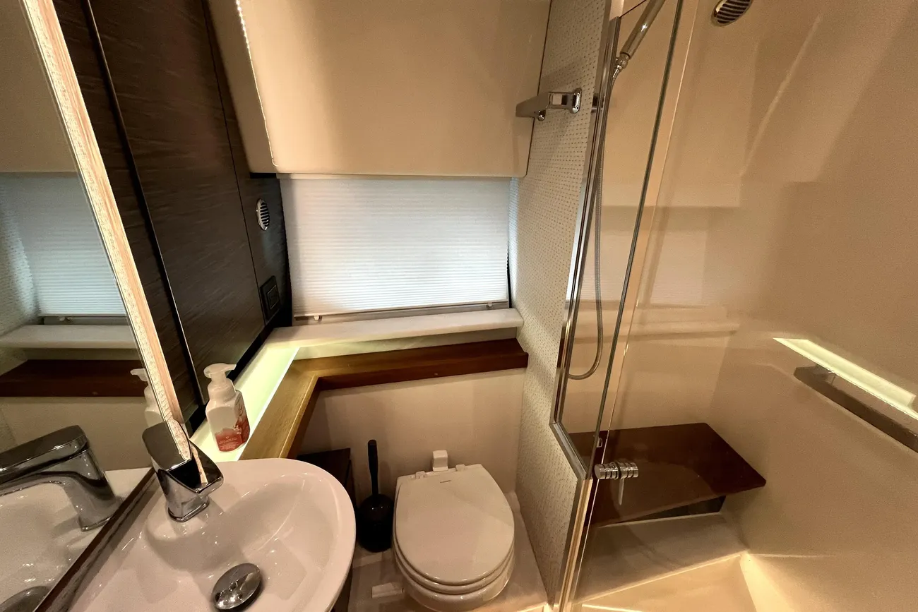 Thumbnail von Tiara Yachts 43LE