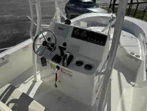 Thumbnail von Boston Whaler 190 Montauk
